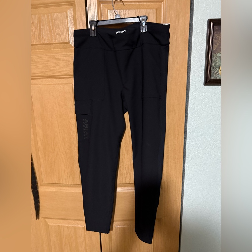 Ariat rebar black leggings with pocket on side